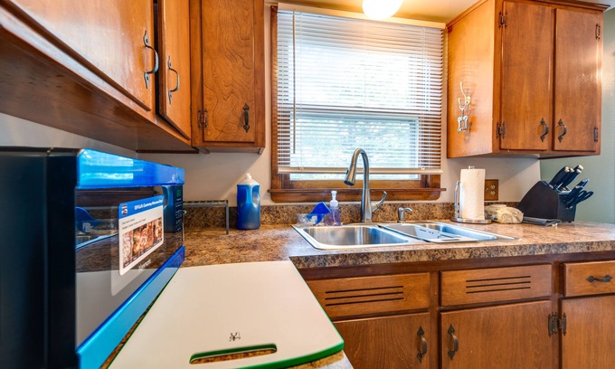 South Burlington Casa | South Burlington Home w/ Seasonal Pool!