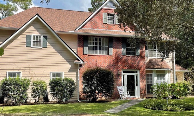 Beaufort Casa | South Carolina Comfort! Lake golf view. Very private and quiet.