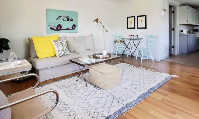Tower Grove South Casa | South City Getaway | Sleeps 4 | Tower Grove Oasis