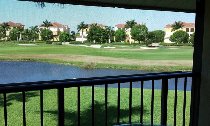 Hammock Bay Condominio | Vista al sudeste, natural y ventoso, vista de golf y agua