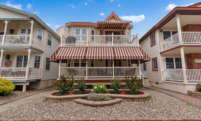 South End Condominio | South End Gem, only a block and a half from the beach!