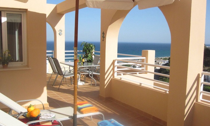 Ventanicas-El Cantal Apartamento | Apartamento orientado al sur - espectaculares vistas al mar ya la montaña con piscina