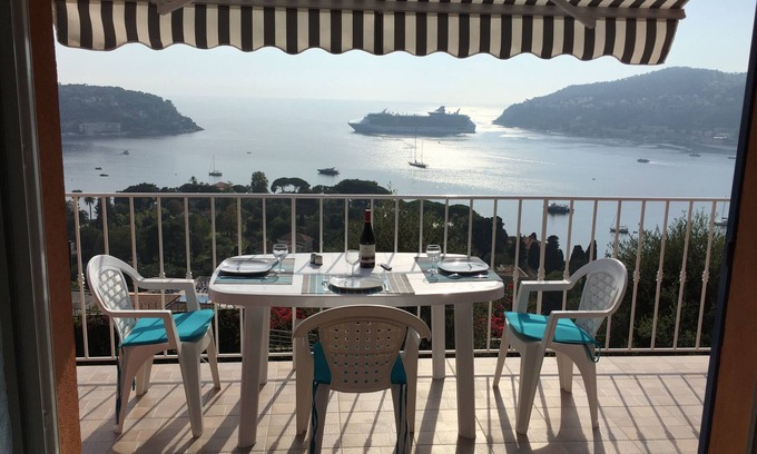 Villefranche-sur-Mer Apartamento | Apartamento con orientación sur y terraza con impresionantes vistas al mar.