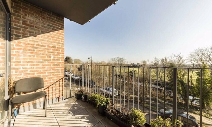 Norwood Green Apartamento | South-facing 1bedroom flat with breathtaking views of the canal.