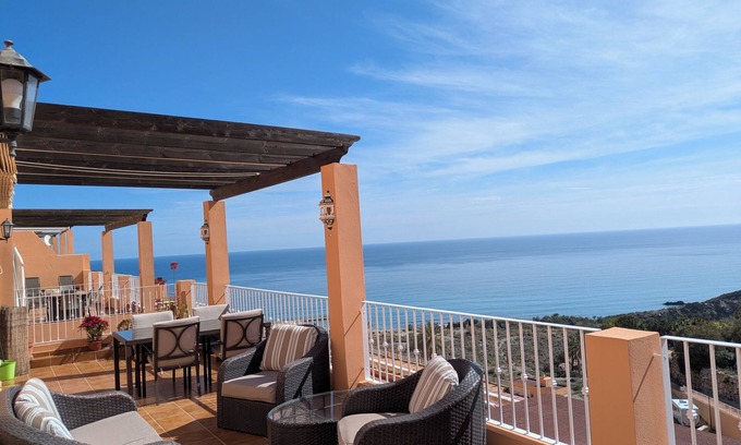 La Parata Apartamento | Apartamento orientado al sur, fantásticas vistas al mar, terraza, playa de 300m