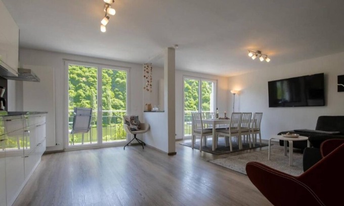 Klotten Apartamento | South-facing balcony on the banks of the Moselle