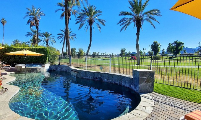 Palm Desert Casa | Orientación sur con 2 dormitorios y 2 baños con piscina privada y un spa, el campo de golf.