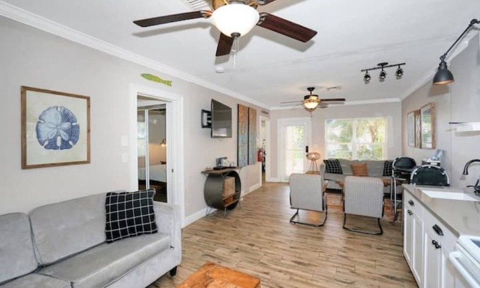 Poinsettia Heights Casa | South Florida Style Lush garden and pool shared