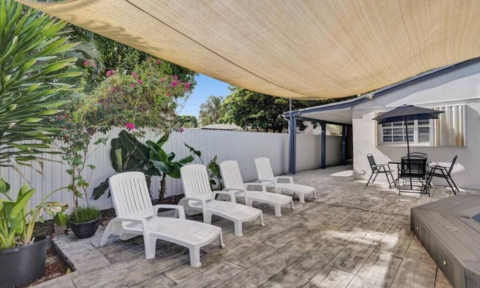 Driftwood Casa | South Florida Splendor - Pool Home