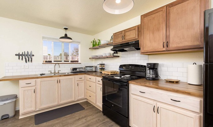 Greenside Park Apartamento | 🏡South Fork Bungalow: Modern Furnishings, New Remodel, Peaceful & Central Location🌲
