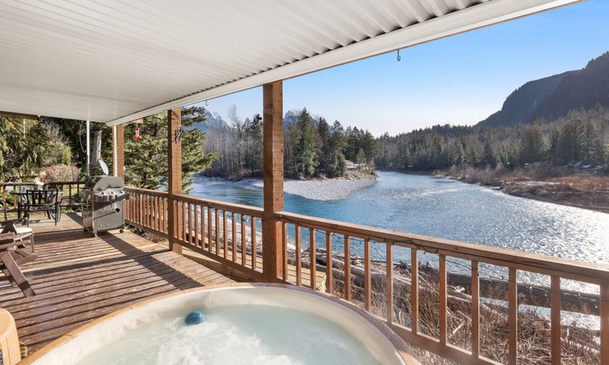 Gold Bar Apartamento | South Fork Lodge - TWO riverfront apartments