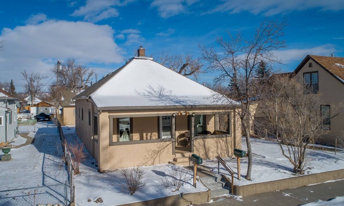 Livingston Cabaña | South G St Cottage: Sleeps 7 & Pets Welcome!