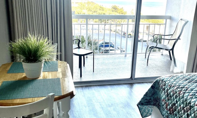 Arcadian Shores Condominio | South Hampton 9820