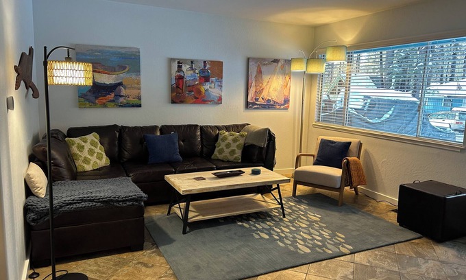 Rancho Bijou Casa | South Lake Tahoe Retreat - 30 Day Minimum Stay