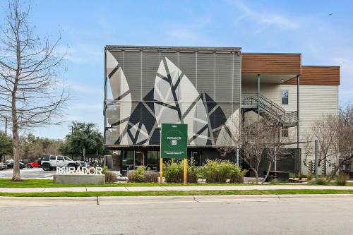 South Lamar Apartamento | South Lamar Stay - Pickleball, Sauna & Cold Plunge
