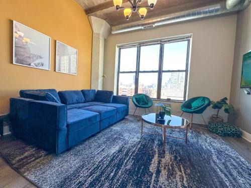 Near South Side Apartamento | South Loop 2BR Getaway with Smart TVs & Optional Parking Near McCormick Place, Museum Campus & Downtown
