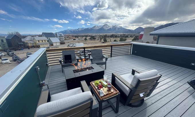 Buena Vista Casa | South Main Chalet- 2 Units w/Roof Top Deck/Fire Pit