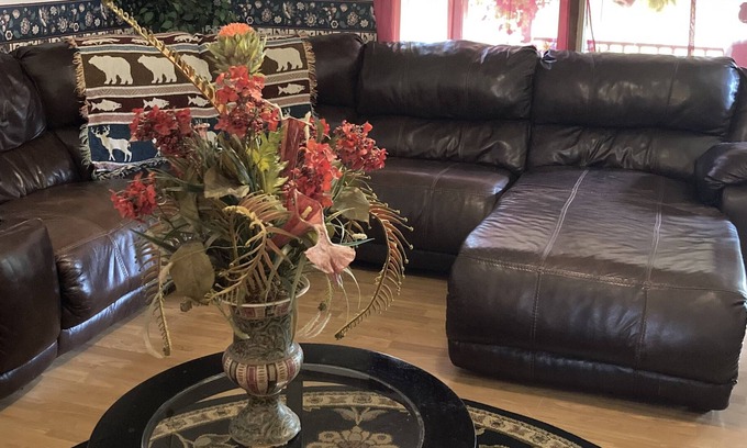 Lawndale Cabaña | South Mountain Cozy Cottage is six miles from South Mountain State Park