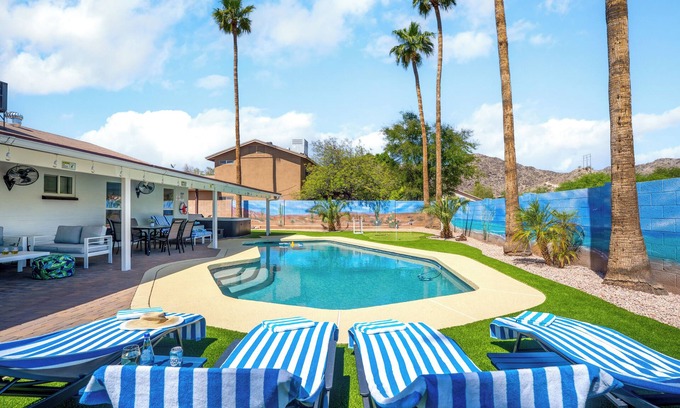Desert Foothills Estates Casa | South Mountain FREE HEATED Pool and Hot Tub walk to trails & park. NEW