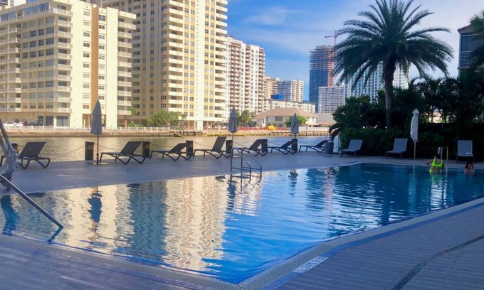Hallandale Beach Hotel | South Ocean Suites