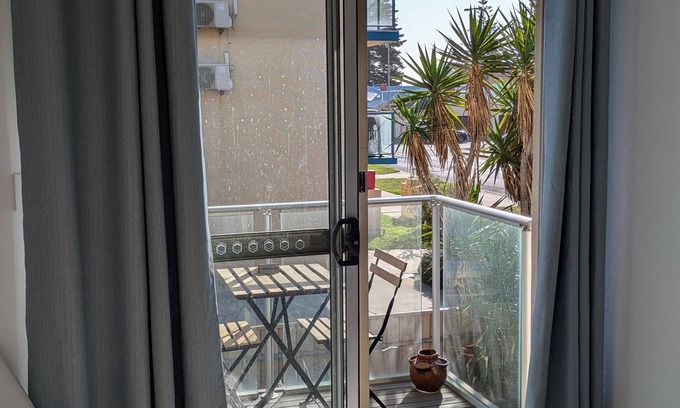 Henley Beach Apartamento | *South on Henley* seaside beach getaway just metres from the beach