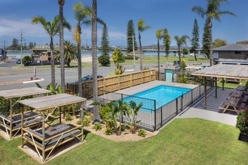 Tuncurry Hotel | South Pacific Palms Motor Inn