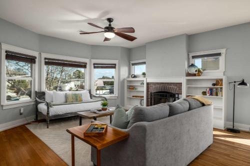 South Park Casa | South Park Charmer - Close to Zoo - Backyard Oasis