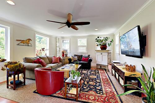Pond Cove Casa | South Portland Cottage