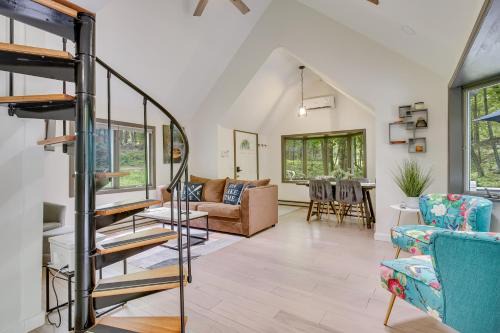 South Salem Casa | South Salem Vacation Rental with Furnished Deck!