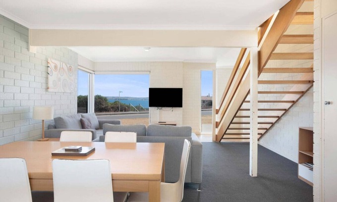 Port Elliot Casa | South Seas 1, Beachfront Villa , Walk everywhere