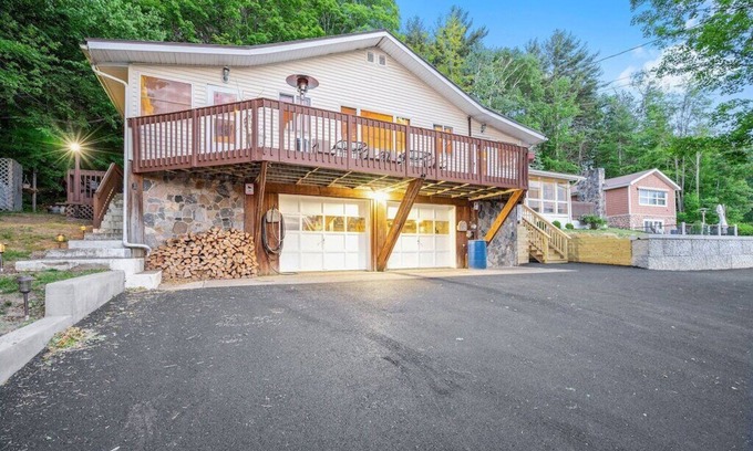 Northville Casa | South Shore Lake House Hideaway