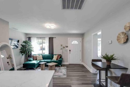Sun Bay South Casa | South Tampa 3BR with Backyard that Sleeps 10