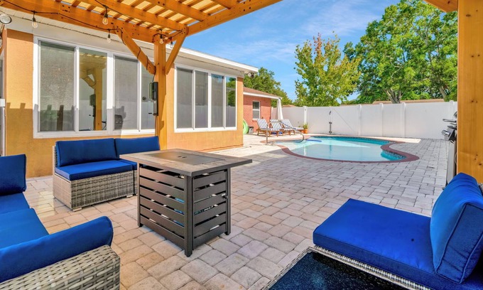 Virginia Park Casa | South Tampa Retreat | Pool and Fully Fenced Yard