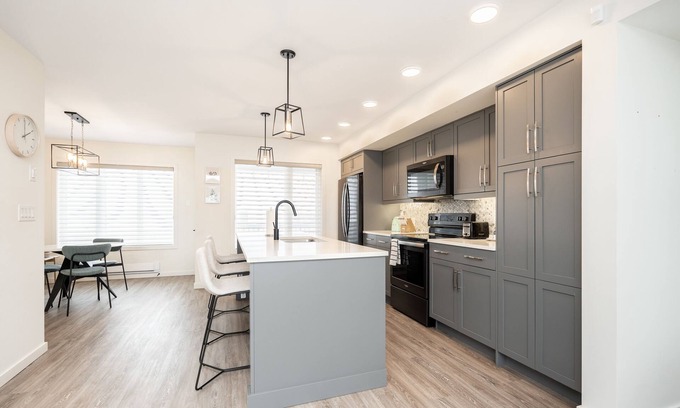 Fort Gary Condominio | South Winnipeg Modern 3BR 2.5BATH+ Free Parking (214-325)