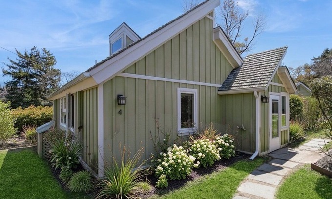 Town of Southampton Cabaña | Southampton cozy cottage by the beach