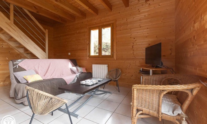 Besse-en-Chandesse Casa | Southern views - BESSE ET SAINT ANASTAISE