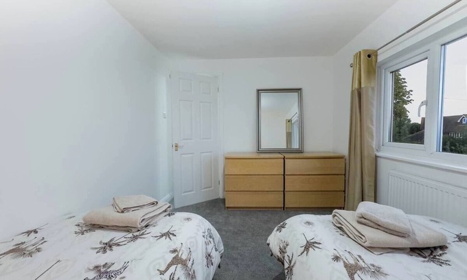 Westcliff-on-Sea Casa | Southend Retreat KING SUITE luxury stay with parking