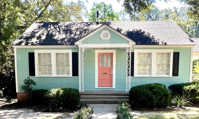 Laurel Casa | Southern Charm 1 - 5 minutes to downtown Laurel. SUMMER SALE!!
