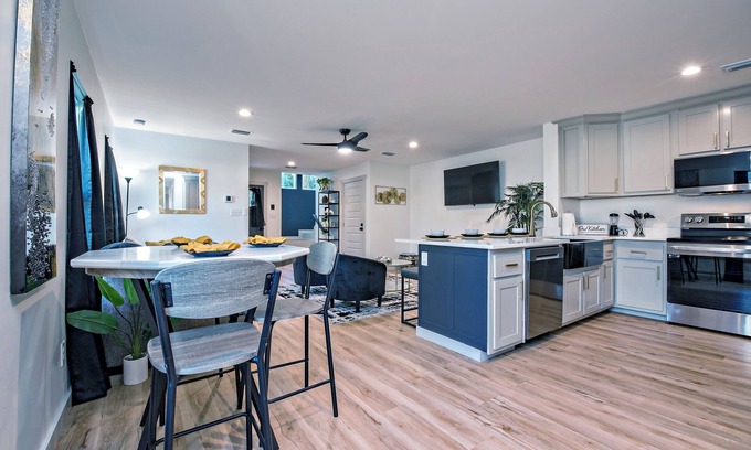 Foley Casa | Southern Charm Awaits: Your Perfect Duplex Getaway with Endless Adventures!