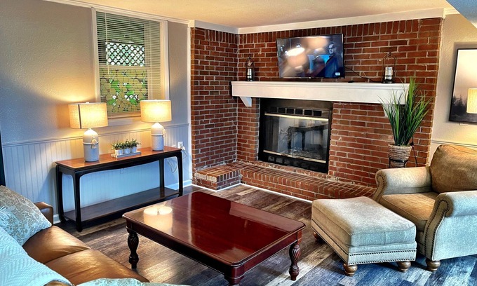 Newnan Casa | Southern Charm Bungalow