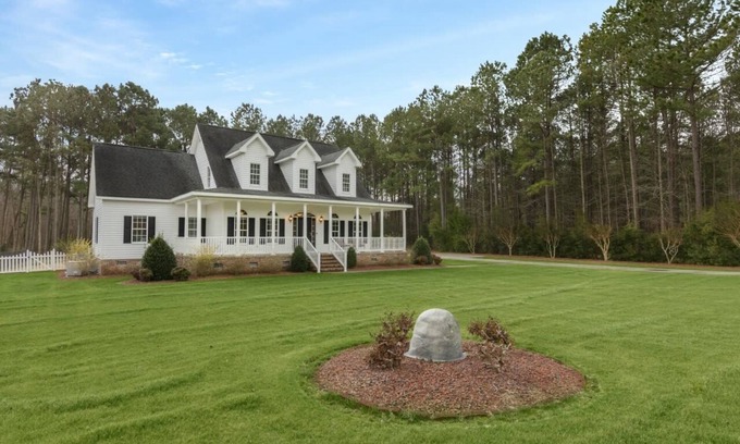 Nash County Casa | Southern Charm! Theater Room, Hot Tub, Game Space!