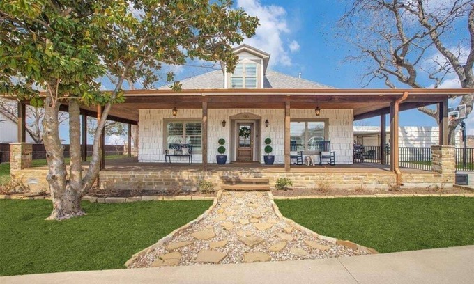 Celina Casa | Southern Charmer Near Town Square
