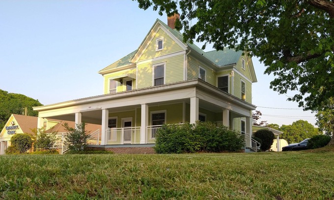 Winder Apartamento | Southern Comfort 8 Bedroom, 4 1/2 bthr