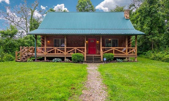 McArthur Cabina | Southern Comfort Cabin- 8 Guests, 3 BR, 2.5 BA, Hot Tub, WiFi- Hocking Hills