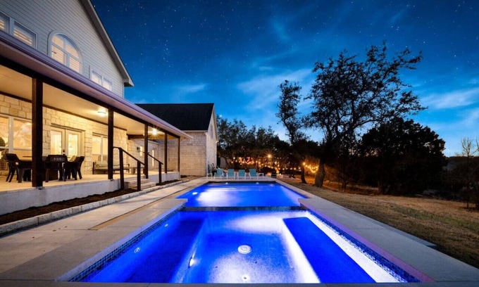 Austin Casa | Southern Comfort Pool Spa Billiards Fire Pit