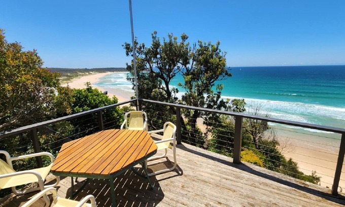 Manyana Casa | Southern Comfort - Watch the waves from the deck