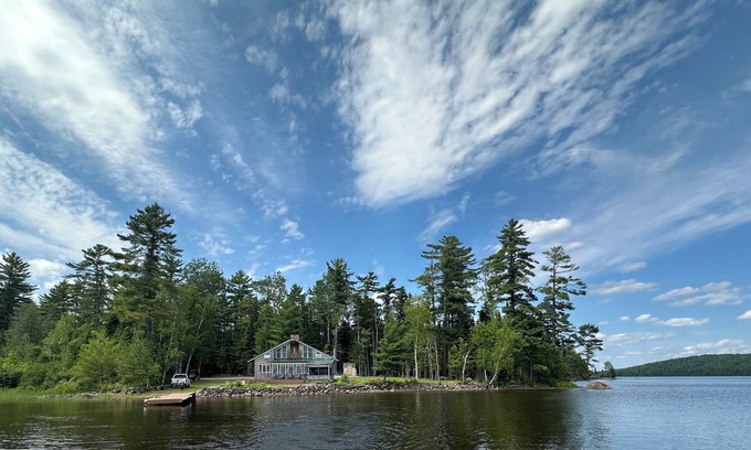 Sheridan Cabina | Southern Exposure Lakefront Retreat Hunting Zone 6 - 100 ft from ScoPan Lake