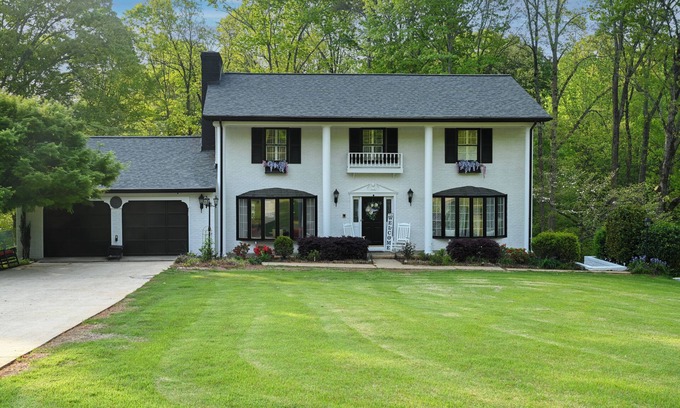 Gainesville Casa | Southern home and fishing lake