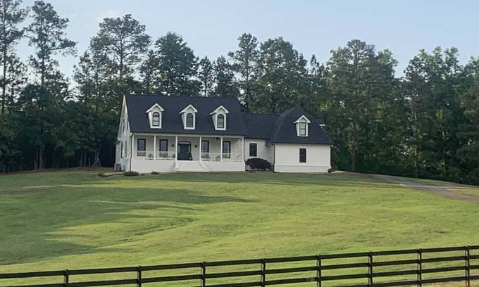 Mount Berry Casa | SOUTHERN LIVING! Newly renovated! Private with Mountain views-sleeps 16