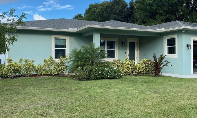 Jupiter Casa | Southern Memories - Buttonwood: Dog friendly, quiet fenced yard